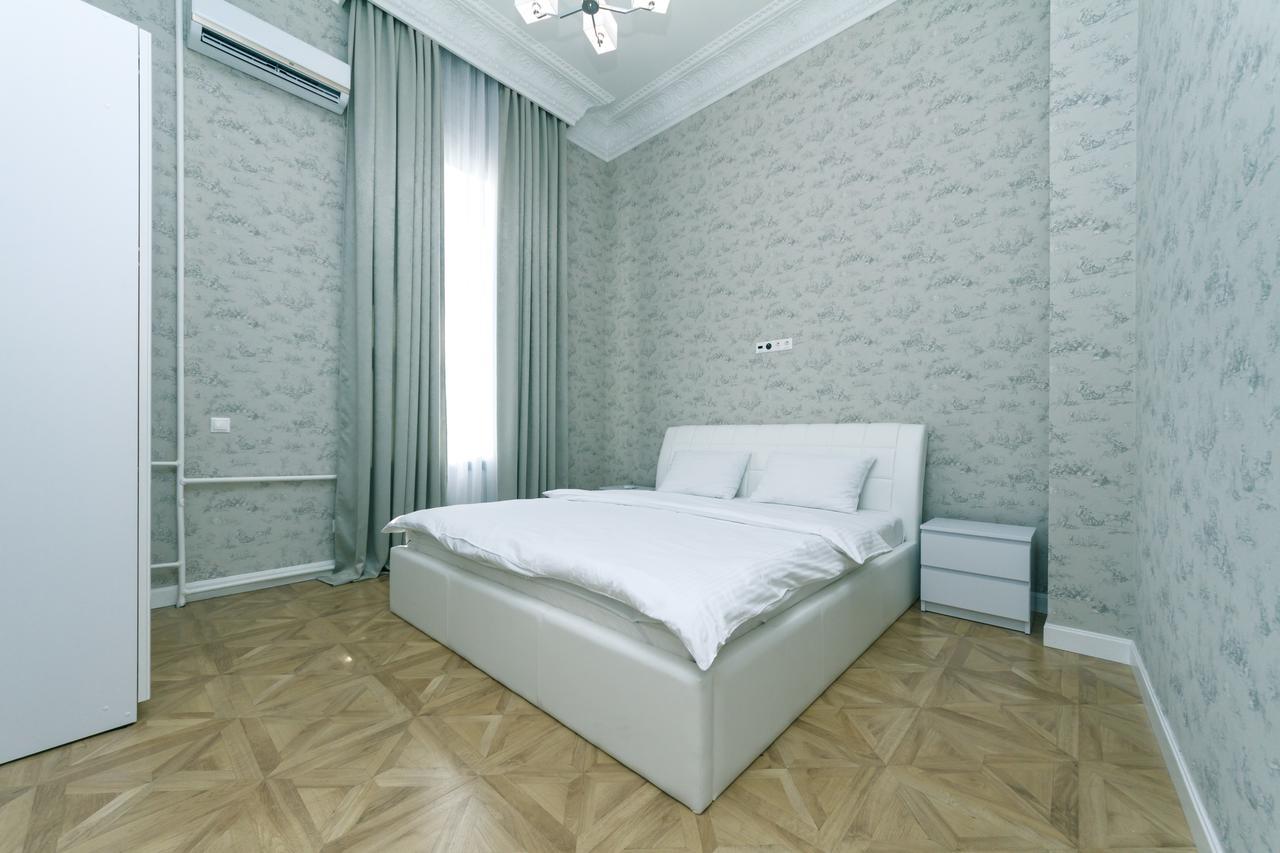Vip Apartment Near Kreschatyk, 31А Pushkinska Street Kiev Exterior foto
