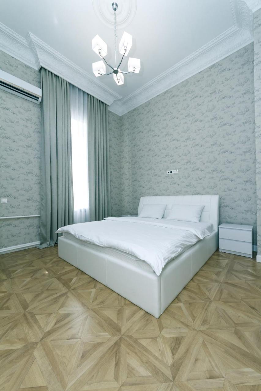 Vip Apartment Near Kreschatyk, 31А Pushkinska Street Kiev Exterior foto