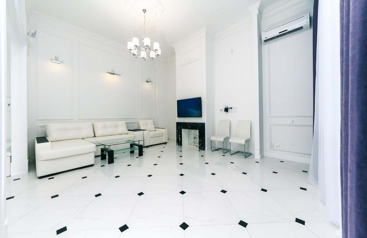 Vip Apartment Near Kreschatyk, 31А Pushkinska Street Kiev Exterior foto